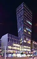 مبنى أي أو في كيتا-أوياما.
