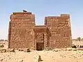 معبد أباداماك في النقعة وإلى جواره المعبد الروماني.