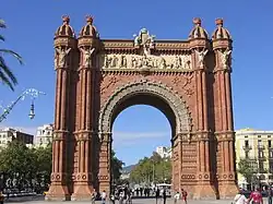 Arc de Triomf (1888) على شارع باسيج دي Lluís الشركة