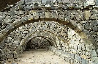 القناطر الحجرية لقلعة الأزرق في الأردن
