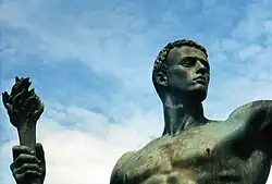 تمثال Die Partei، يمثل روح الحزب النازي الذي أحاط جانب واحد من مدخل لمستشارية الرايخ الجديدة لألبرت سبير.