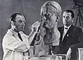 أرنو بريكر ينقش صورة ألبرت شبير في عام 1940