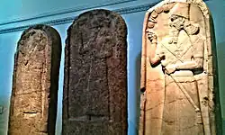 ثلاث نصوب ملكية في المتحف البريطاني.