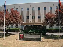 مدخل الجامعة الكاثوليكية الأسترالية.