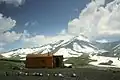 كما يرى من معسكر القاعدة.