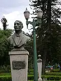 تمثال للصحفي جوزا ماريا تاشايرا دجي أزاڤادو جونيور José Maria Teixeira de Azevedo Junior