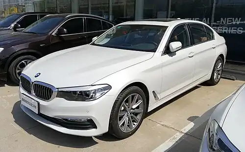 G38 سيدان ذات قاعدة العجلات الطويلة