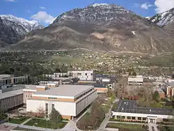 جامعة بريغام يونغ التابعة إلى كنيسة يسوع المسيح لقديسي الأيام الأخيرة، وهي أكبر جامعة دينية في الولايات المتحدة.