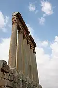 منظر لمعبد جوبيتر من الأسفل