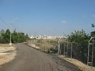 صورة تجمع المستوطنة ومدينة طولكرم