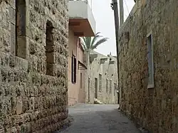 أزقّة تاريخية في البترون.