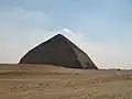هرم سنفرو المائل