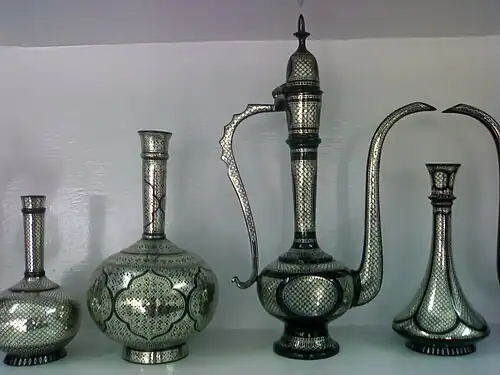 مزهريات ومصافق