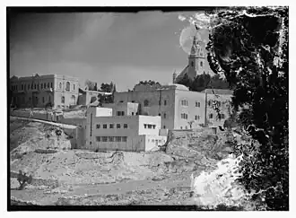 صورة قديمة لمدرسة المطران غوبات