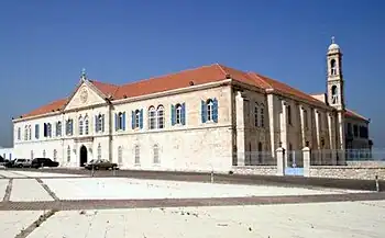 الصرح البطريركي في بكركي في &nbsp;لبنان، مقر الكنيسة المارونية؛ ساهم الموارنة خلال القرنين التاسع عشر والعشرين في حركة النهضة العربية، فلعبوا دوراً هاماً في النهضة الثقافية والأدبيَّة والسياسيَّة العربيَّة.