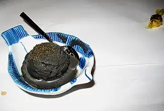 آيس كريم سمسم أسود