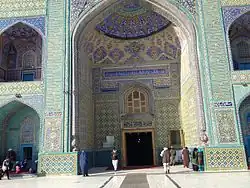 الزخارف والهندسة الاسلامية في واجهة الجامع