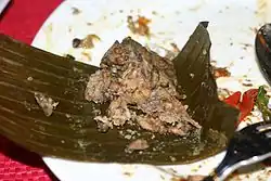 يرقات النحل كغذاء في الطبق الجاوي (botok tawon)