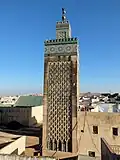 مثال على مئذنة تقليدية في المدرسة البوعنانية