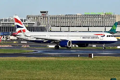 This الخطوط الجوية البريطانية A321neo retains the R3/L3 doors but only has two out of four overwing exits (Seat count: 220, max 224).