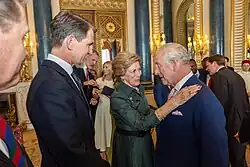 الملك تشارلز الثالث (ابن الأمير فيليب) يستقبل الأمير بافلوس ووالدته الملكة المنفية آن ماري الدنماركية في قصر بكنغهام قبل مراسم التتويج في مايو 2023.