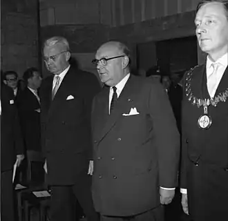 بول هنري سباك عام 1957
