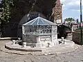 نافورة للوضوء خارج المسجد.