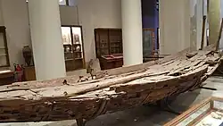 القارب الأحمر