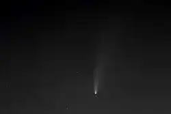 طاليثا بورياليس بالاشتراك مع المذنب في كوكبة الدب الأكبر (كوكبة) في 18 &nbsp; يوليو 2020 21:30 UTC مع موقف 17 ° فوق الأفق الشمالي لبرلين (ارتفاع الصورة = 4 °). في الحافة السفلية من الصورة، إلى اليسار قليلاً من المركز، يوجد النجم المجاور الكافرة (Kappa القفزة الثالثة على التوالي Talitha Australis ). كانت المسافة بين Talitha Borealis و C / 2020 F3 سبع دقائق قوسية.