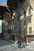 أحد مدخلي المجموعة بشارع المعز