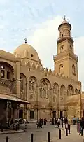 الواجهة من شارع المعز