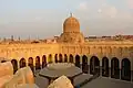 الصحن المكشوف تتوسطه الفسقية