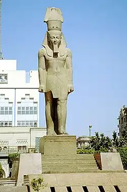 تمثال رمسيس الثاني بميدان رمسيس والمنقول إلى المتحف الكبير
