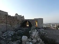 آثار عند السور الشمالي