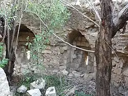 نوافذ في أحد البرجين في القسم الجنوبي الشرقي