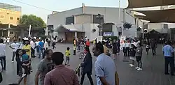 مسيحيون أمام كنيسة القديسة مريم الكاثوليكية في جبل علي بدبي