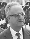الرئيس اليوناني في زيارة للجامعة سنه 1989