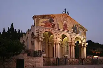 كنيسة كل الأمم في الليل
