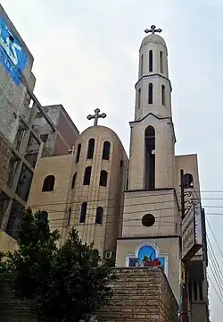 كنيسة مار جرجس القريبة من الشارع.