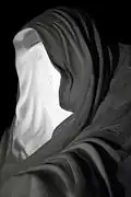 عباءة الضّمير عن قرب