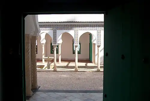الأعمدة.