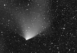 مذنب بان ستارز (وذيله كالمروحة) في يوم 2013-03-24 17:00الساعة ؛ صورة من المرصد Special Astrophysical الروسي Observatory of the Russian Academy of Science بالقرب من قرية Nizhny Arkhyz.