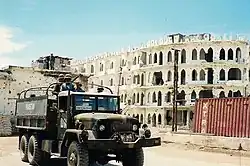 الجيش الباكستاني التابع للأمم المتحدة بعد المعركة في إحدى شوارع مقديشو.