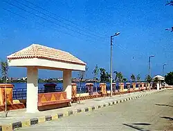 المقاعد الخرسانية زمن إنشائها بالكورنيش الجنوبي سنة 2007.