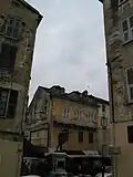Place Gaffori ، مع تمثال الجنرال Ghjuvan Petru Gaffori أمام منزله السابق