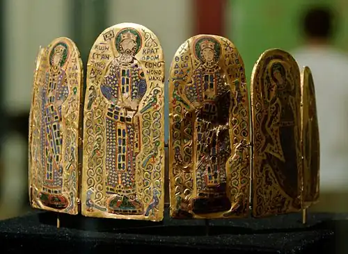 تاج قسطنطين التاسع.
