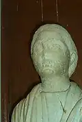 الجزء العلوي من ثمثال الشخصية المحلية البارزة.
