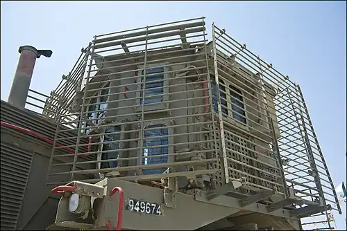 درع شرائحي لجرافة مصفحة من طراز كاتربيلر دي-9