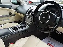 السيارة من الداخل