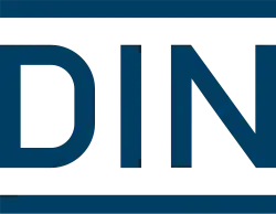 Upper case san-serif letters "d", "i", "n" with narrow black bars above and below